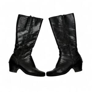 Clark’s Artisan Black Real Leather Boots Small Heel Super Cute Size 7 1/2 French